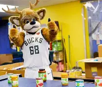 密尔沃基雄鹿训练开放日，今晚更衣室发声引欢呼，全明星赛在即，赛程密集仍需轮换的简单介绍